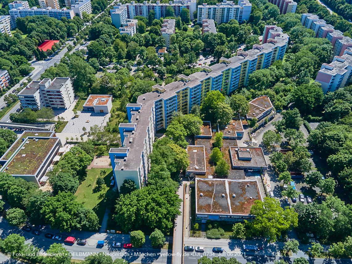 06.07.2021 - Einkaufs- und Wohnzentrum Quiddestraße in Neuperlach